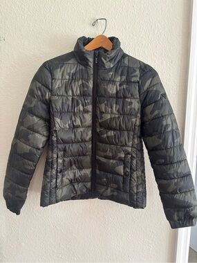 Guess- Women's Camo Quilted Packable Jacket - Olive/Black- Small